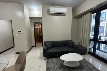 Family Home In The Florence Mckinley Hill Taguig