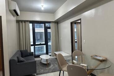 Family Home In The Florence Mckinley Hill Taguig