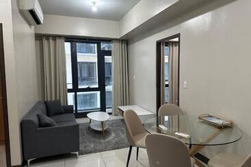 Family Home In The Florence Mckinley Hill Taguig
