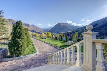 هتل Mountain View Hot Spring Resort