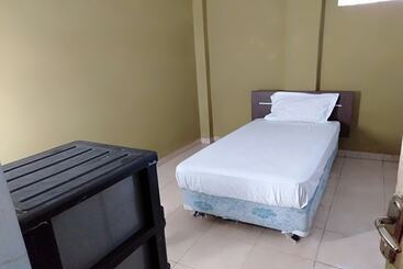 هتل Spot On 93464 Penginapan Tulimario Syariah