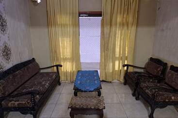 هتل Spot On 93464 Penginapan Tulimario Syariah