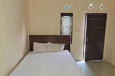 בית מלון כפרי Spot On 93465 Archa Guest House Syariah