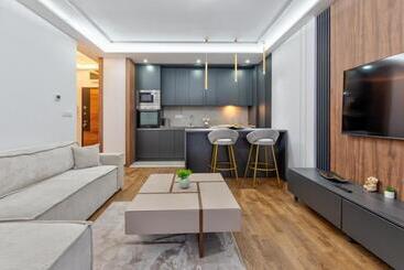 Mans Lux 8 Apartman