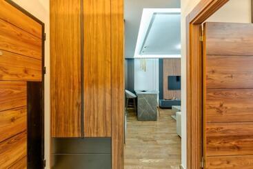 Mans Lux 8 Apartman