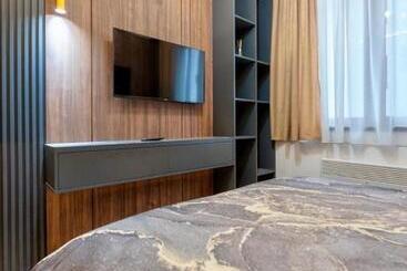 Mans Lux 8 Apartman