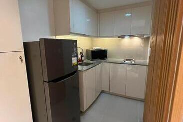 Vibe Condo At Uptown Parksuites Bgc
