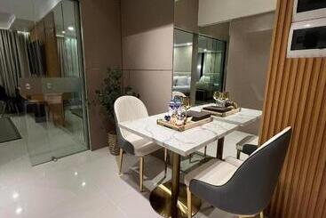 Vibe Condo At Uptown Parksuites Bgc