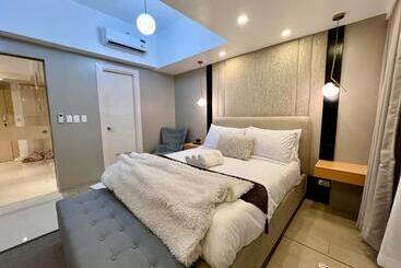 Vibe Condo At Uptown Parksuites Bgc