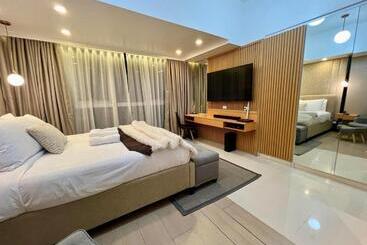 Vibe Condo At Uptown Parksuites Bgc