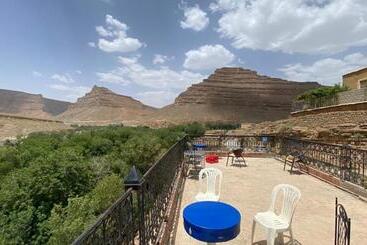 هاستل Auberge Amougar