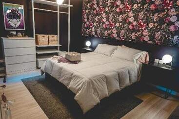 تختخواب و صبحانه Artists  Nest