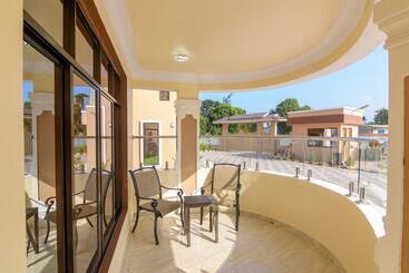 تختخواب و صبحانه Dubai Infinite Luxury Suites