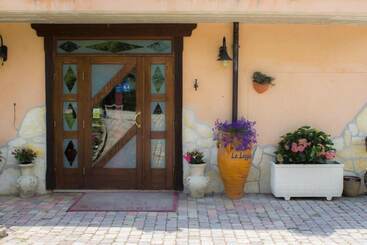 تختخواب و صبحانه La Loggia