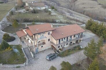 تختخواب و صبحانه La Loggia