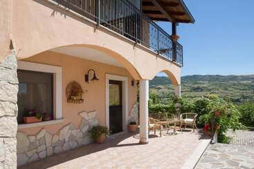 تختخواب و صبحانه La Loggia