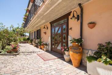 تختخواب و صبحانه La Loggia