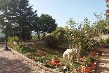 تختخواب و صبحانه La Loggia