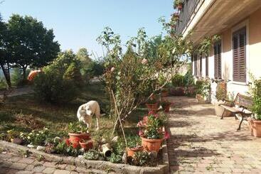 تختخواب و صبحانه La Loggia