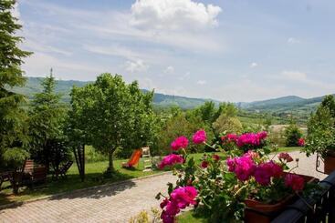 تختخواب و صبحانه La Loggia
