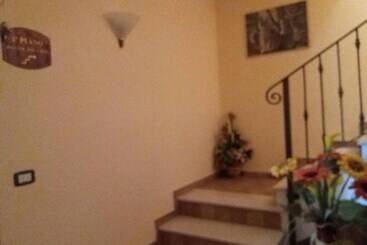تختخواب و صبحانه La Loggia