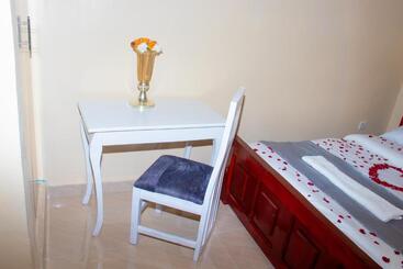 تختخواب و صبحانه Lavish Haven Home