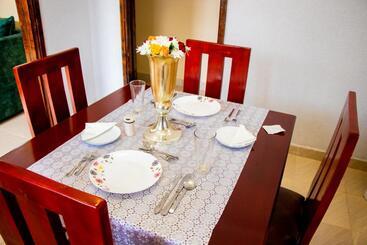 تختخواب و صبحانه Lavish Haven Home