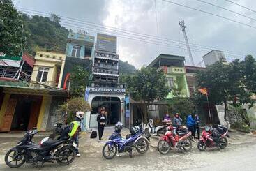 تختخواب و صبحانه Strawberry House , Tour & Motorbikes Rentel