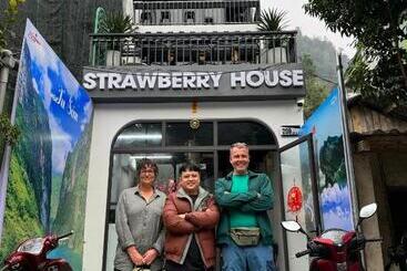 تختخواب و صبحانه Strawberry House , Tour & Motorbikes Rentel