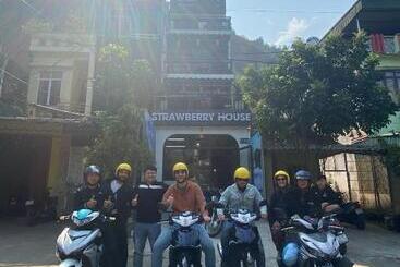 تختخواب و صبحانه Strawberry House , Tour & Motorbikes Rentel