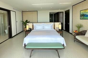Emerald Ho Tram Resort