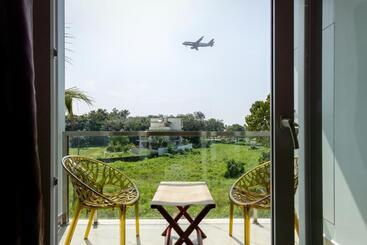 هتل Esaa Airport