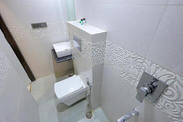 Fabhotel Pearl Square