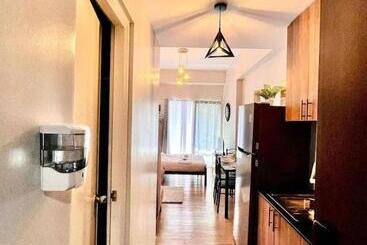 هتل Serenity Stay Condo At 5th Floor The Loop Tower Limketkai Center Lucky 11