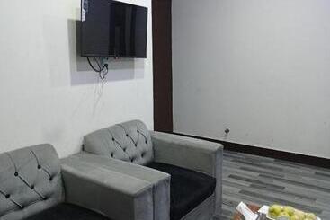 پانسیون Decent Lodge Guest House