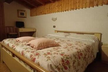 پانسیون Pizzeria Marmolada Camere