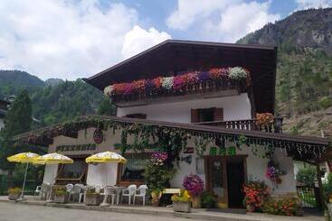 پانسیون Pizzeria Marmolada Camere