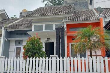 پانسیون Villa Erick Batu Dekat Jatimpark 2
