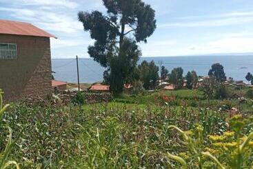 تختخواب و صبحانه Blue Sky Amantani Lodge