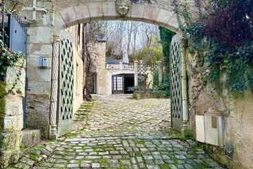 تختخواب و صبحانه Maison D Hôtes Prince Face Au Château Du Clos Luce
