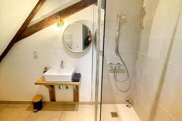 تختخواب و صبحانه Chambre Pastis