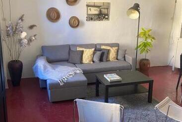 تختخواب و صبحانه Studio En Ville
