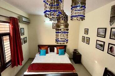 تختخواب و صبحانه Supyar Mahal