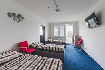 Bp Hostel / Urbinská 144