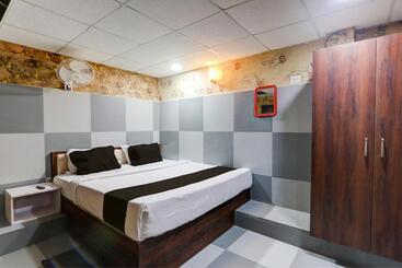هتل Collection O Chandra Guest House