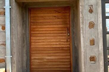 هتل Cozy Farm 3bdrm 8 Km Thababosiu