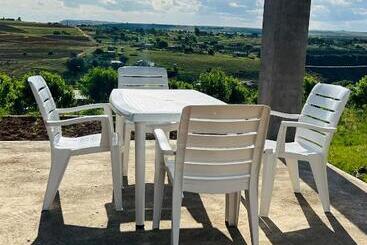 هتل Cozy Farm 3bdrm 8 Km Thababosiu