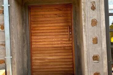 هتل Cozy Farm 3bdrm 8 Km Thababosiu