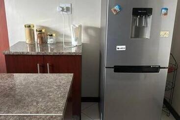 هتل Cozy Farm 3bdrm 8 Km Thababosiu
