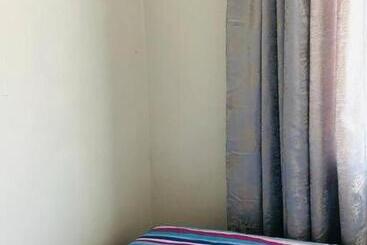 هتل Cozy Farm 3bdrm 8 Km Thababosiu